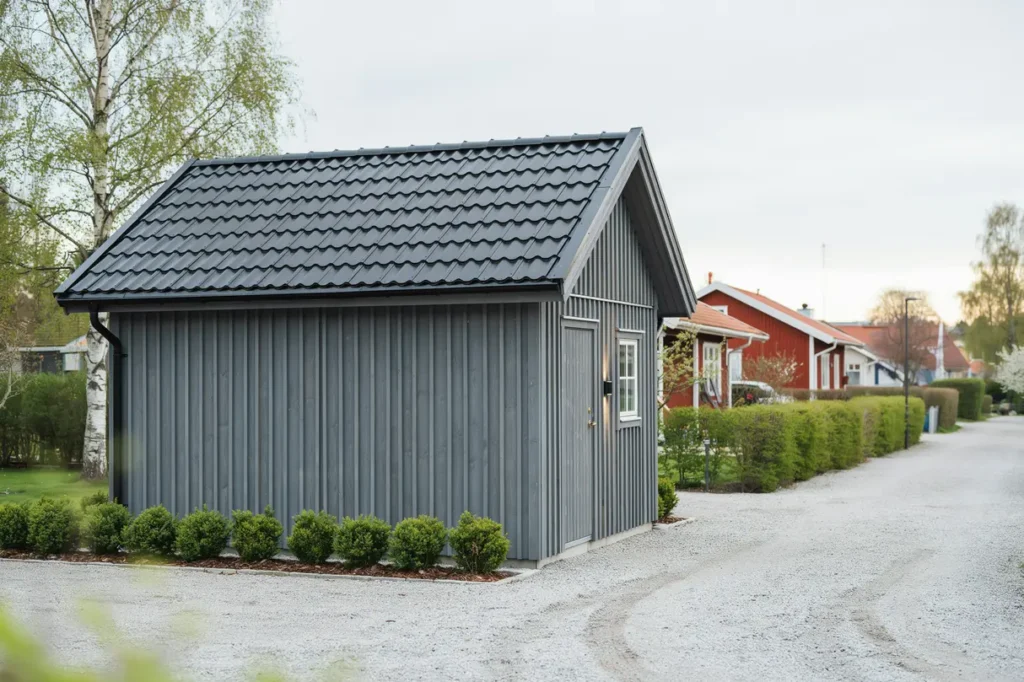 oml ggning av takpapp p attefallshus i vendels haninge
