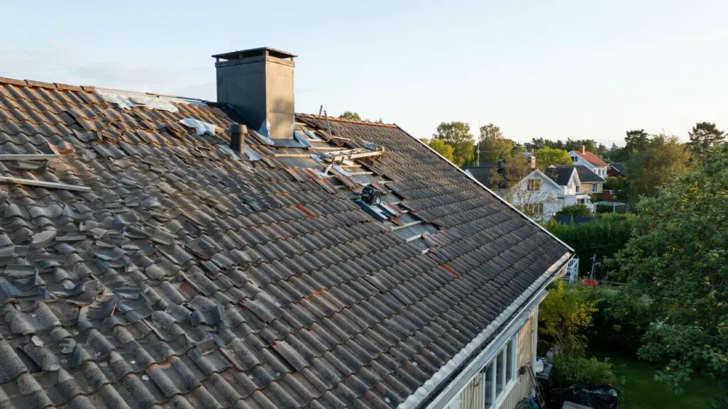 reparation av l ckage vid skorsten p hus i vendels